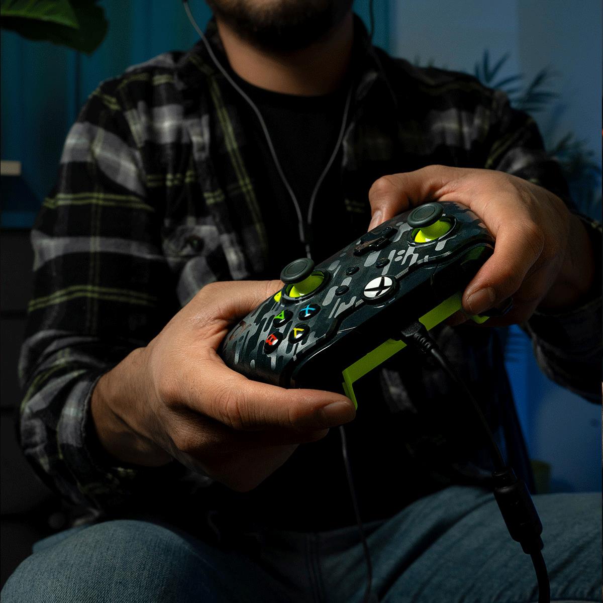 PDP Wired Controller: Electric Carbon - Xbox Series X|S, Xbox One, Xbox, Windows 10/11 thumbnail
