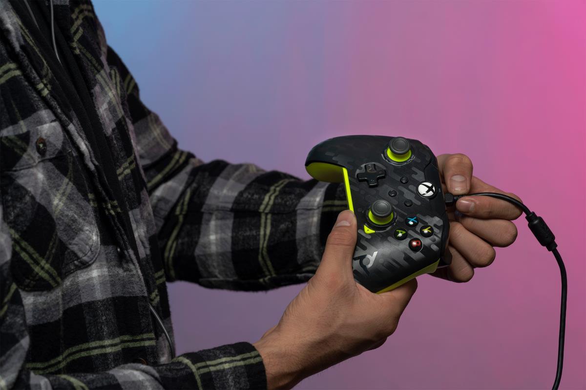 PDP Wired Controller: Electric Carbon - Xbox Series X|S, Xbox One, Xbox, Windows 10/11 thumbnail